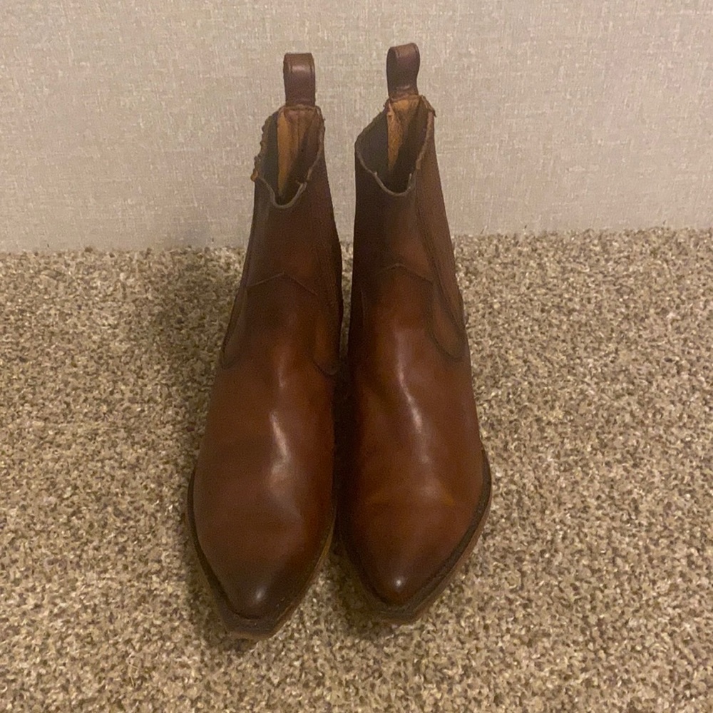 Frye Cognac Sachs Chelsea Boot: 9.5